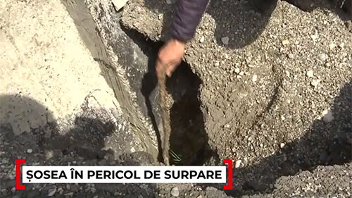 Stațiunea montană unde șoseaua a luat-o la vale şi riscă să cedeze. Reparațiile costă cât bugetul local 